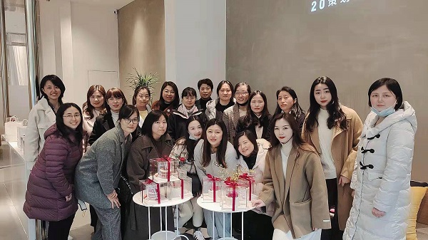巧手做烘焙，甜蜜好時光——地產集團工會舉辦婦女節(jié)主題烘焙活動